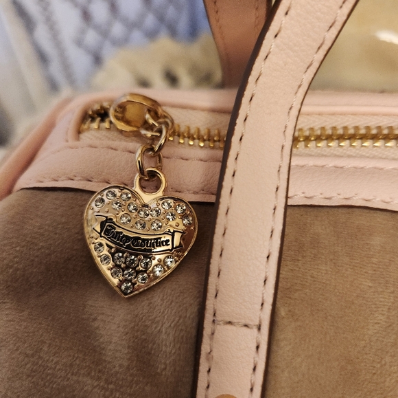 NWOT Juicy Couture queen of everything barrel bag. - Picture 3 of 5